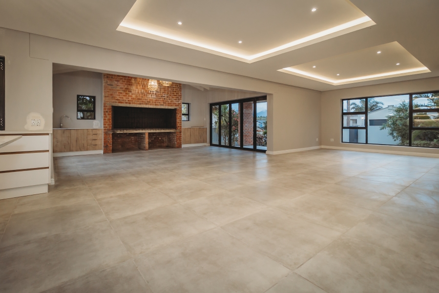 4 Bedroom Property for Sale in Denver Park Western Cape